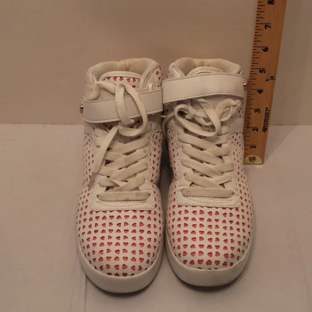 FILA Women's White with Red Hearts Leather Athletic‎ Shoes   Size 61/2